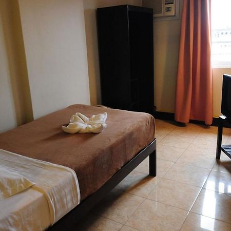 Negrense Suites Bacolod Exterior photo