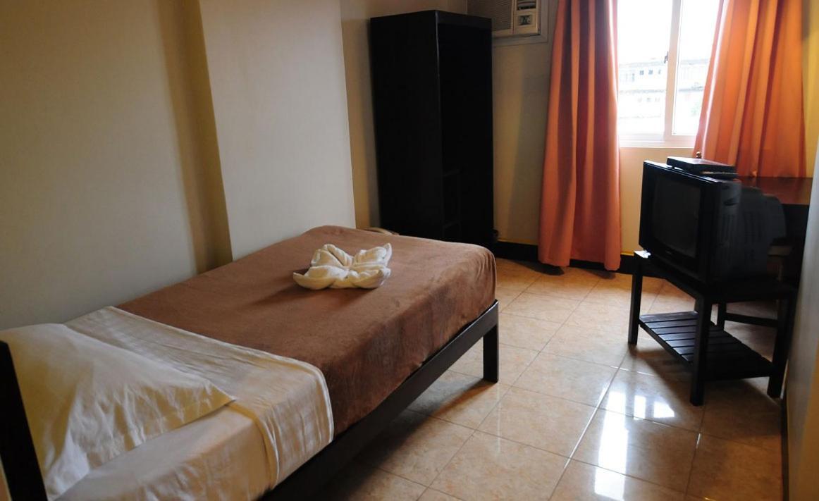 Negrense Suites Bacolod Exterior photo