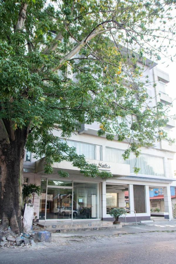 Negrense Suites Bacolod Exterior photo